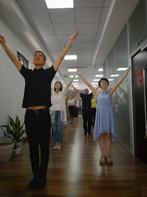 强健体魄  快乐工作——公司开展工间操活动