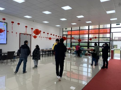 车都物业公司在航城丽都物业服务中心举办“闹元宵，猜灯谜”活动