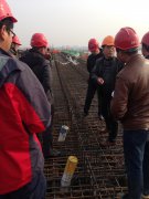 全力三路延长线跨通顺河道路、桥梁工程首节箱梁顺利浇筑完成