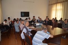 陪老人们听戏  把欢乐带回家—公司开展志愿服务活动